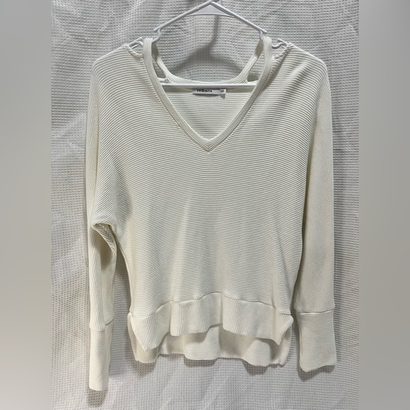 Red Haute White Sweater, Women’s Size XS - Picture 3 of 12